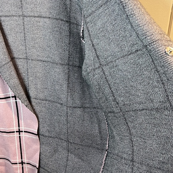 AVA PAIGE Long-Sleeve Plaid Cardigan with One Snap Middle Closure - Picture 8 of 8